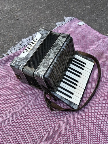 Hohner student piano - hohner,