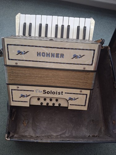 Hohner soloist accordion 8 - accordion,,