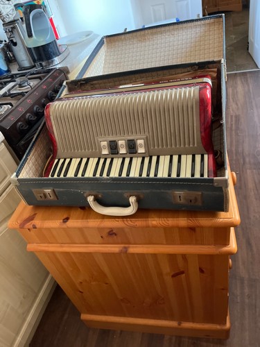 Keyboard and button - , accordion
